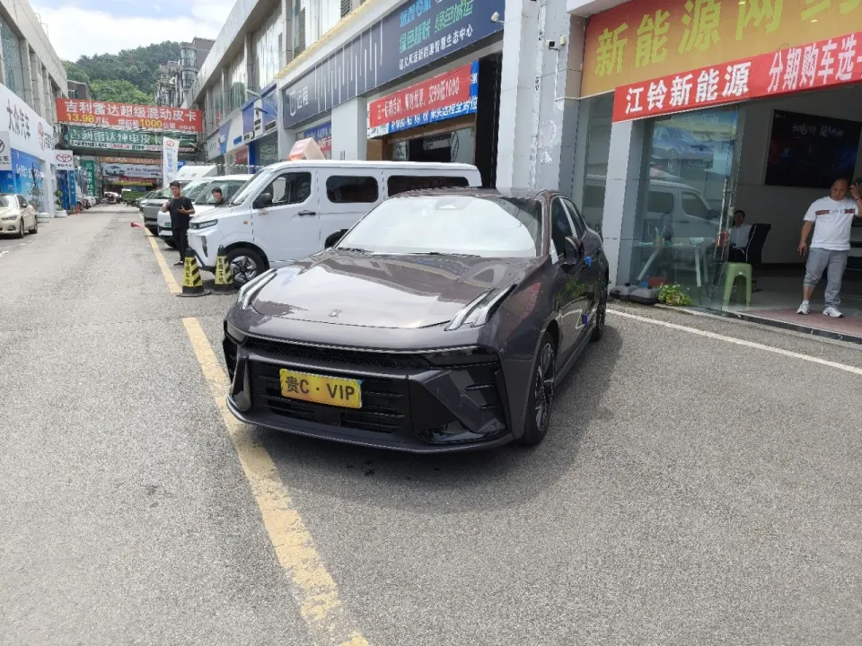2025 Lynk & Co 03 1.5TD DCT Champion Pro — supplier vehicle photo 1