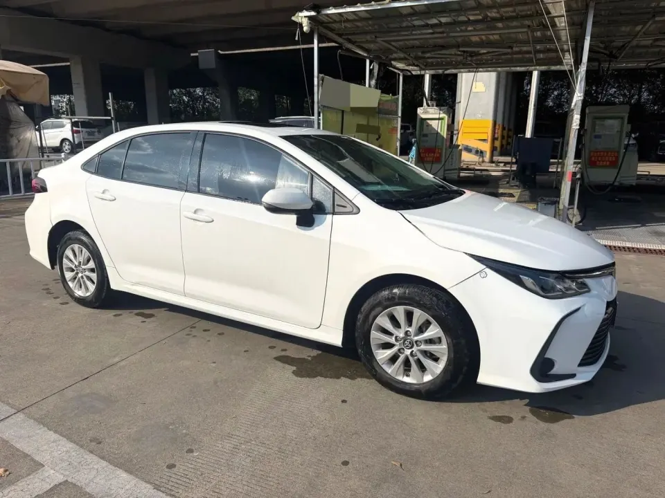 Toyota Corolla 1.2T front three-quarter exterior view